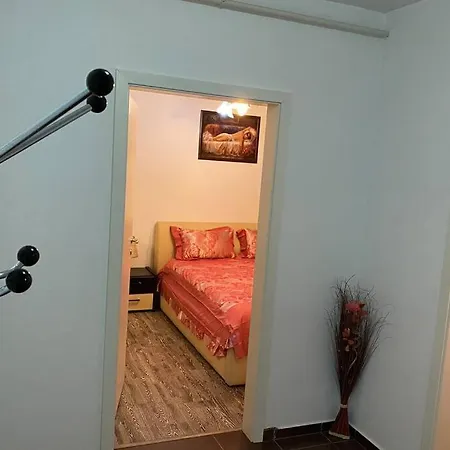 Апартаменти Apartament Flora Брашов